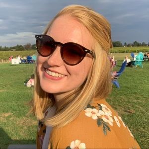 Meet your Posher, Olivia